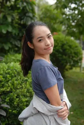 不舍?不是的. 第一次在校园内拍照,机会也不多了