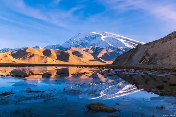 新疆慕士塔格峰,也被称为"冰山之父",是世界上最大的无人登顶的山峰之