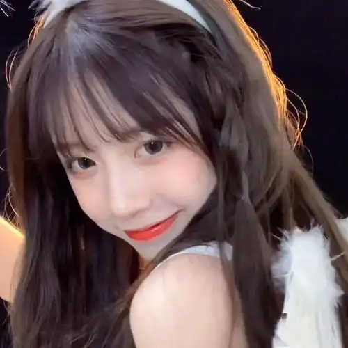 女生头像就算星星碎掉了溢出来的光也很好看