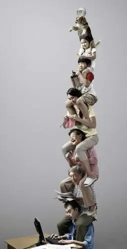 超级搞笑搞笑图片之搞笑的众人人多就是力量大搞笑起来一点不掉链子