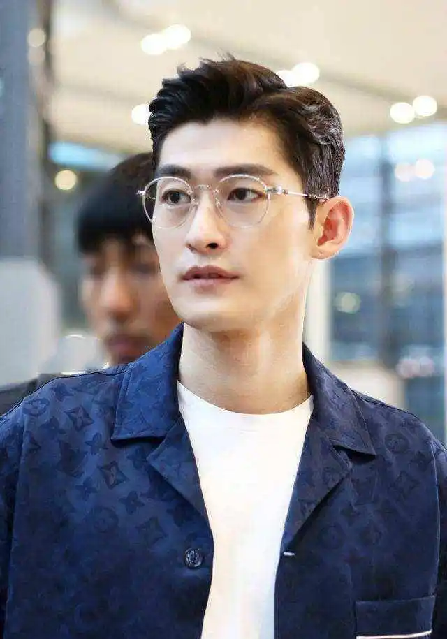 张翰呕心沥血的《东八区的先生们》全网下架,也是张翰没落的开始_作品