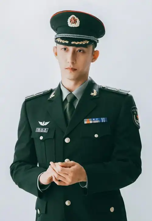 黄景瑜新剧再演警察