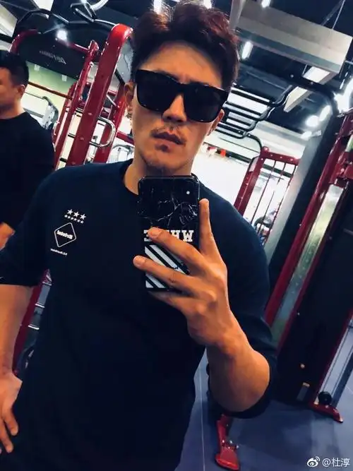 杜淳健身后大变样土气小伙逆袭颓废痞帅大叔难怪亲妈都没认出来