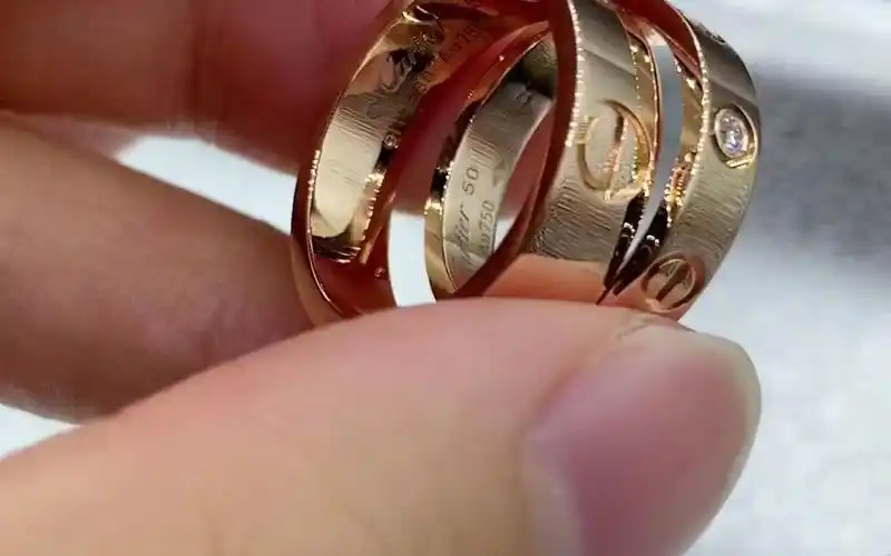 10_推荐|卡地亚love系列宽窄情侣对戒,18k玫瑰金镶嵌天然钻石婚戒.
