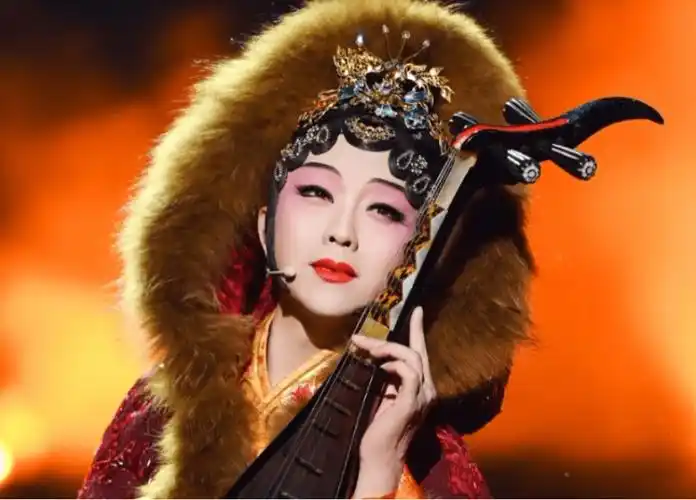 李玉刚凭一首《新贵妃醉酒》红到至今,但无人知晓他曾跳河自尽!