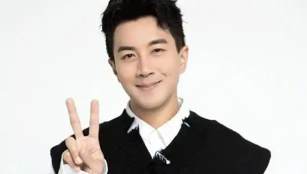 原创45岁刘恺威魅力不减?钟嘉欣追忆与他拍戏过往,大赞对方是绅士_老