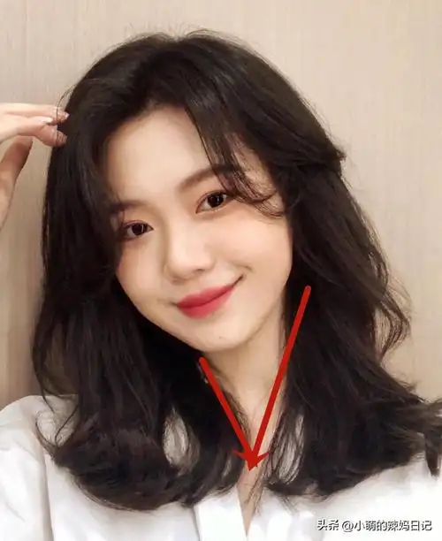 刘海类型八字短发3