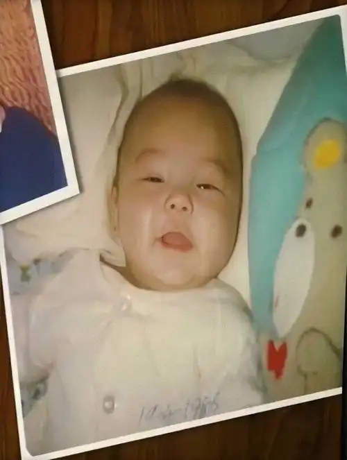 老照片修复陈伟霆小时候的照片(新增中学时期的饱饱)