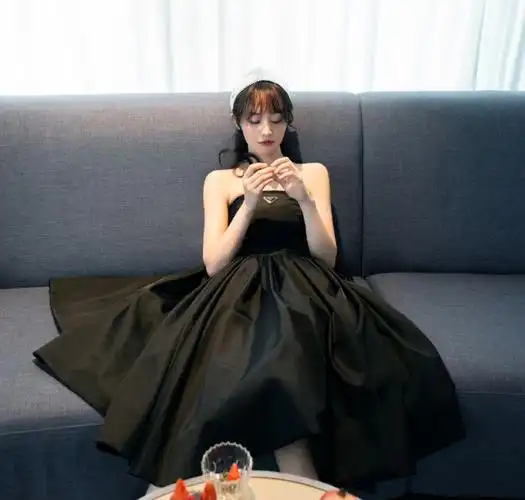 30岁的郑爽是逆龄生长穿prada抹胸礼服气质超高级