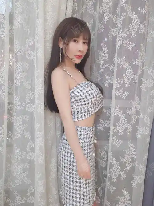 假体隆胸术后50天_隆胸术后50天_胸部整形术后50天_奶胸奶胸的可儿