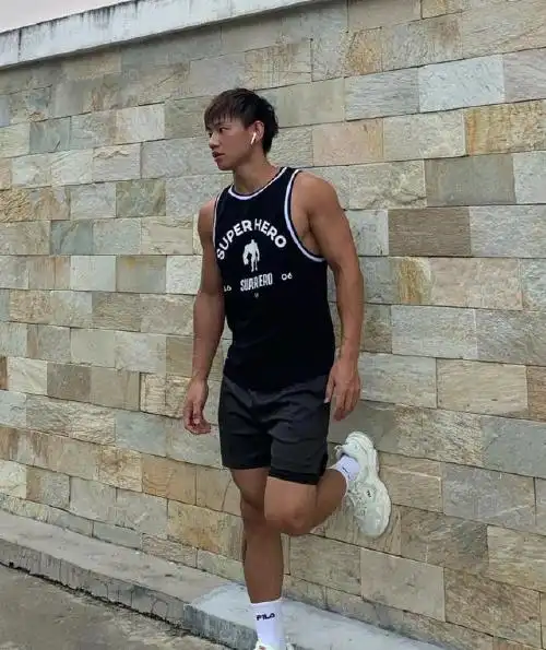 身高173cm运动体育生,结实健硕的肌肉,让整个人看起精神有型!