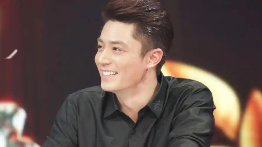 霍建华婚后发福变"油腻大叔",除了大肚腩吸睛,还有双下巴!