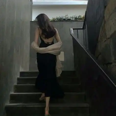 悲伤女生孤独背影头像 女生头像孤独伤感背影动漫 高冷