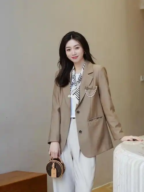 西装穿搭74衣柜永远缺一件卡其色西装