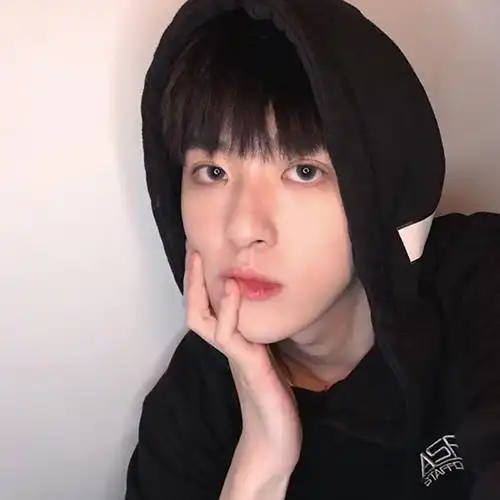 帅气潮流男生头像两张一组