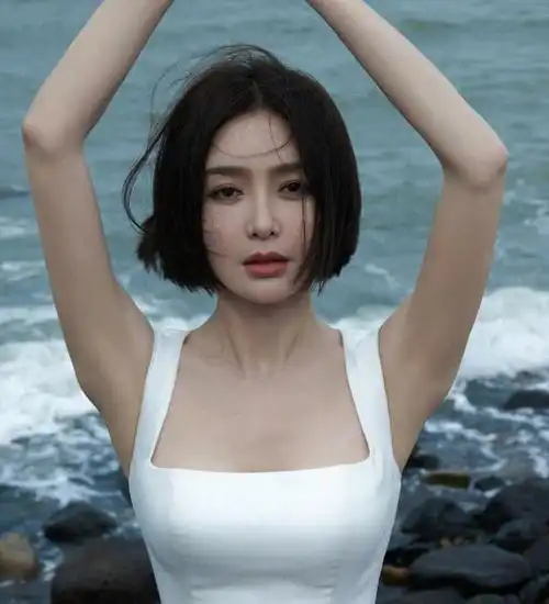 秦岚身高1.55米,体重50公斤.