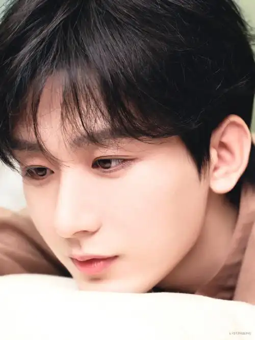 细致到毛孔的那种,手划过睫毛,嘴唇,眼睛…反复舔屏不客气#成毅狐妖小