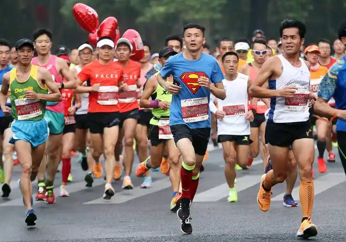 跑马拉松30公里后撞墙间歇跑可以解决这个问题