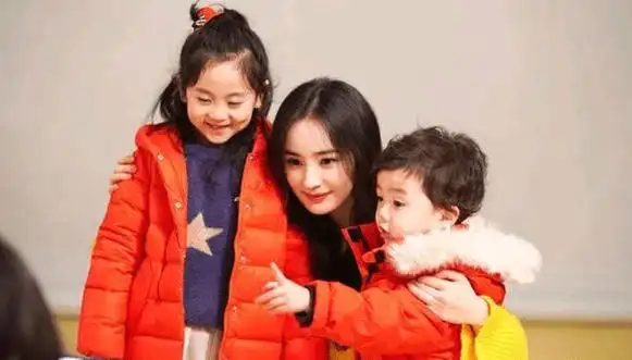 女儿离婚5年后,杨幂爸爸晒照罕见提到外孙女小糯米,称呼她为"丫头的小