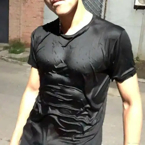 邓超晒照说:一天1公斤跟玩似的,他全身湿透大秀肌肉在健身吗?