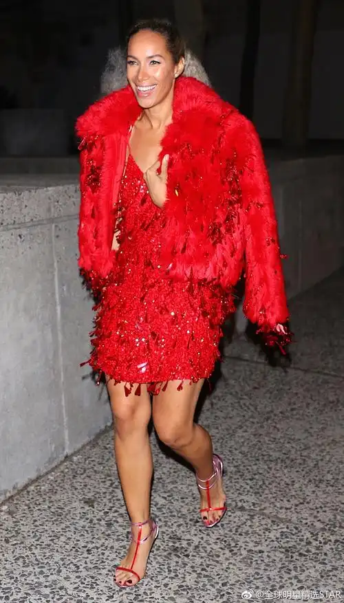 歌星leonalewis宣布订婚曾演唱阿凡达主题曲iseeyou