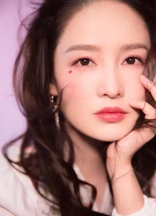 好家伙,看了李沁的沈近真,才知道什么叫民国千金大小姐