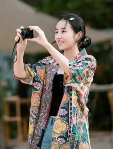 国民闺女张子枫5岁北漂曾被冯小刚钦点和徐峥搭戏