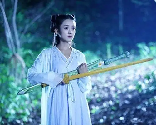 佩剑,之后在爱徒 a target="_blank" href="/item/花千骨/13216466"