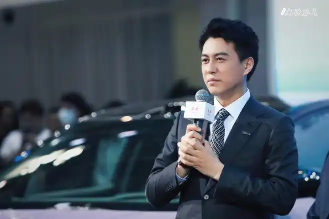 靳东红旗代言人