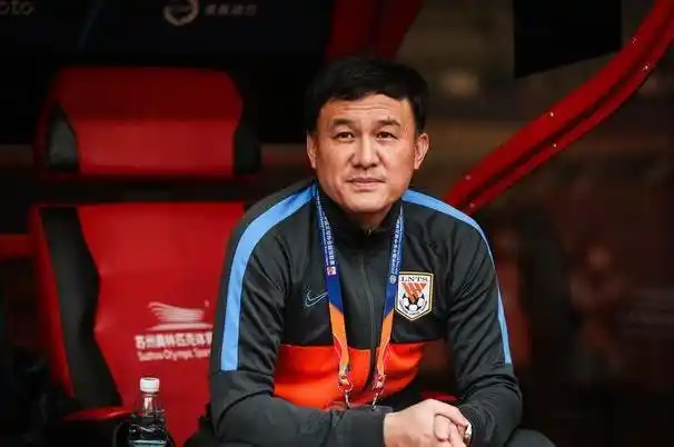 山东鲁能主帅郝伟在比赛中