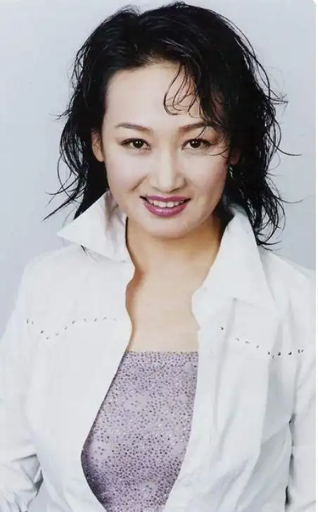 原创 她是腾格尔前妻,用力将他捧红后,却被抛弃,年近60还是单身一人