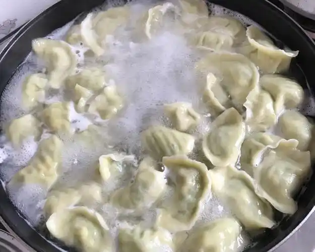 过年煮饺子时这一步千万别做错了否则饺子容易粘锅破皮
