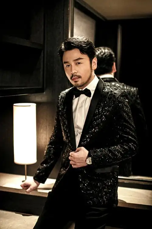 雷佳音芭莎明星慈善夜帅气图片16