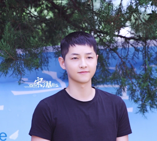 宋仲基宋仲基短发让本是奶油小生的他man了几分,但是这个狗啃式刘海好