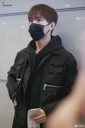 口罩也挡不住杨洋的帅气啊颜值高的人就是不一样,晚安@杨洋