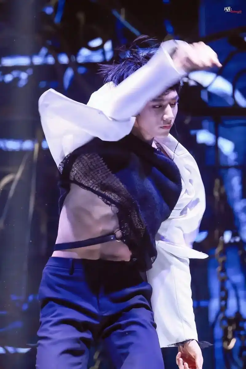 该睡觉了,送个做梦素材! #时代少年团 #刘耀文 #腹肌 # - 抖音