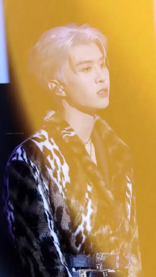 范丞丞超话78#范丞丞白发#睡前再品一品绝美银发吧这真的不是杂志