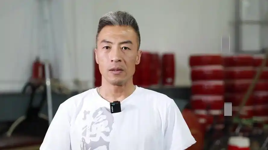 原创歌舞杂技剧《换了人间》大探班!演员毕宏伟专访