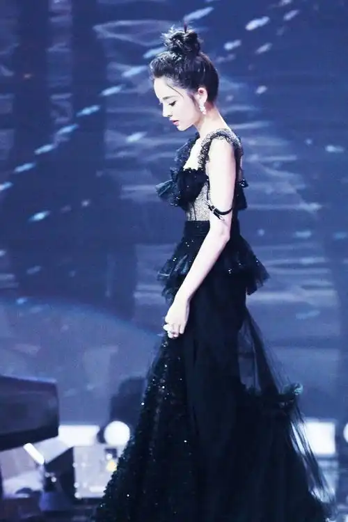 古力娜扎蕾丝礼服性感活动照 - 花雕美图苑 - 花雕美图苑