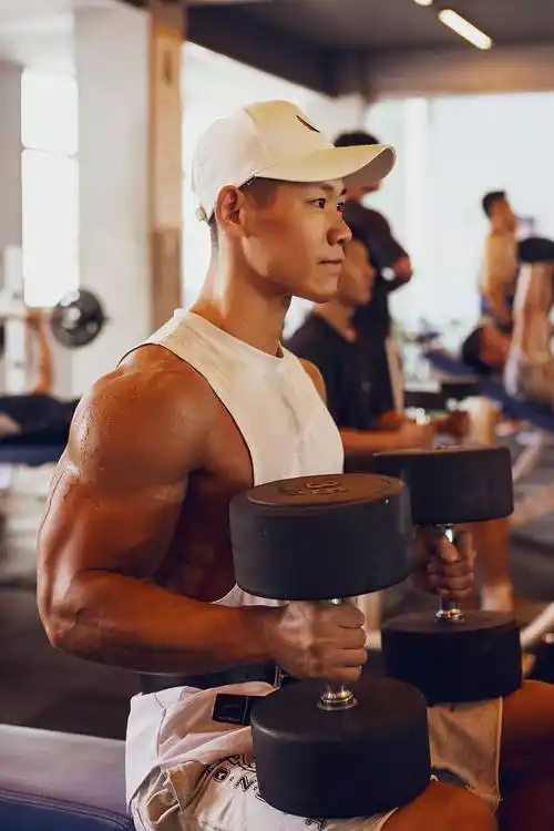 谁说健身难,健身苦?我练着就成省赛健体冠军了