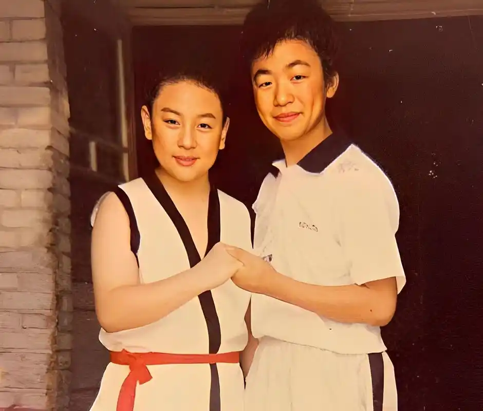 释小龙比王宝强和年长更好,因为释小龙是在少林寺的方丈·释永信手下