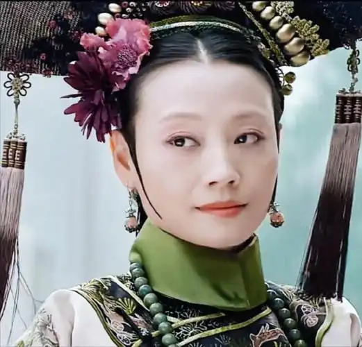 李宜娟"端妃"剧照闲来无事,又把《甄嬛传》刷了一遍,仍然还是被"端妃"