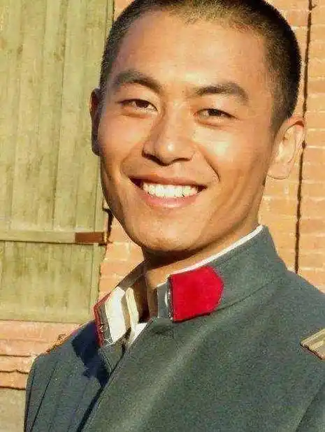 演员朱亚文:娶大1岁沈佳妮,当2个女儿的爸爸也幸福_父亲_时候_潘禹彤