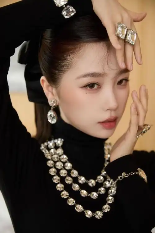 虞书欣全身珠宝##虞书欣的高马尾