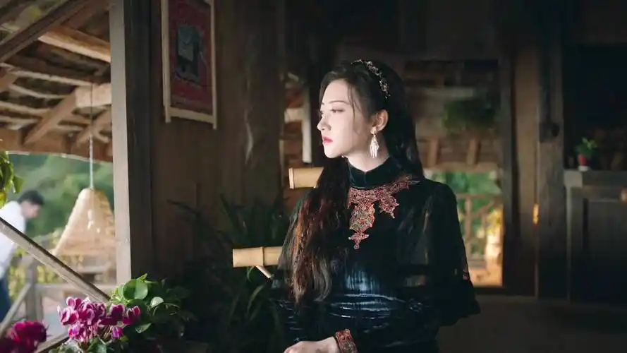 《司藤》:枯藤老树昏鸦,以为的王者是个菜,而青铜却是大佬-柒捌娱乐