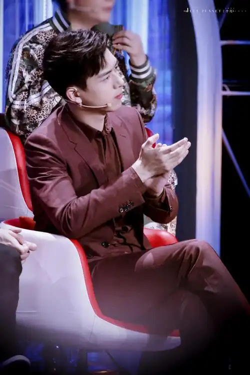 期待李现直通春晚啊,又能看到这个憨憨了()