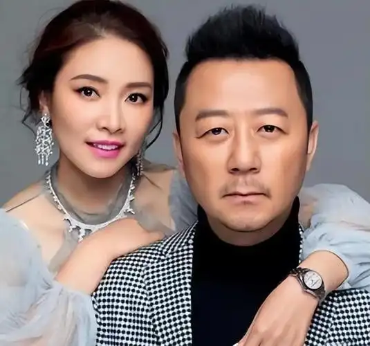 重庆美女李燃:嫁大17岁演员郭涛,生一儿一女,风光背后是辛酸