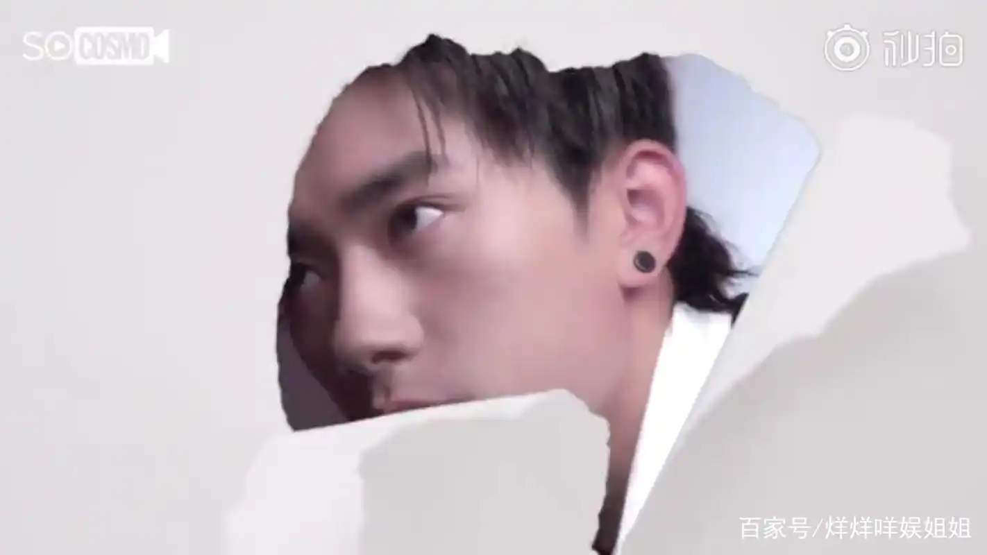 《时尚cosmo》11月刊封面预告—易烊千玺黑色耳钉,大佬气质爆发