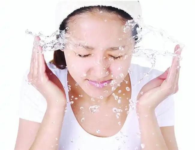 五,清洁面部