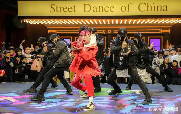 易烊千玺独领风骚!两部新片预售票房近亿,还连唱两部片的主题曲